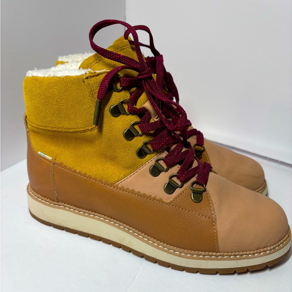 TOMS Mesa Faux Fur Lace Up
Hiking Boots - Size 7